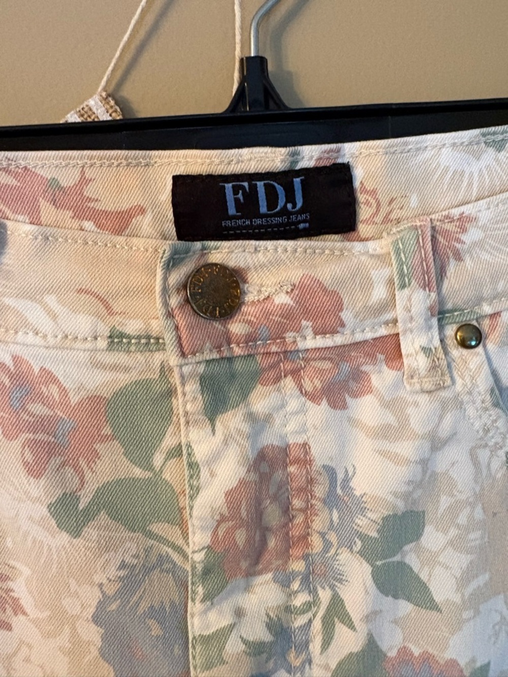 FDJ French Dressing Jeans: Pastel Floral Capri - Picture 3 of 7